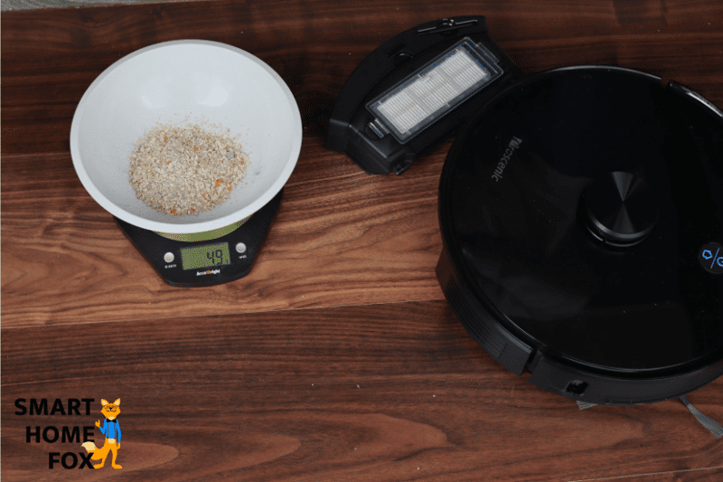 Proscenic M7 Pro cleans oatmeal on laminate during suction review
